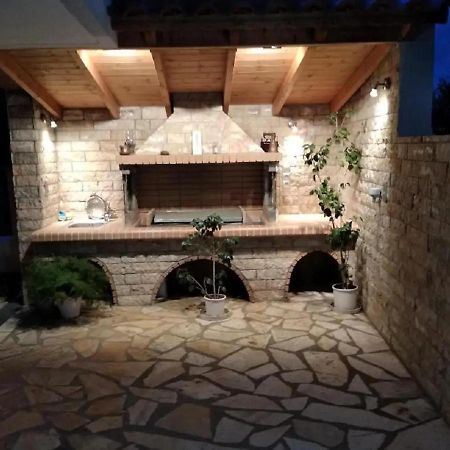 Ήσυχο Σπίτι Στη Ναύπακτο Apartment นาฟปาคตอส ภายนอก รูปภาพ