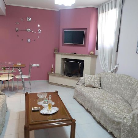 Ήσυχο Σπίτι Στη Ναύπακτο Apartment นาฟปาคตอส ภายนอก รูปภาพ