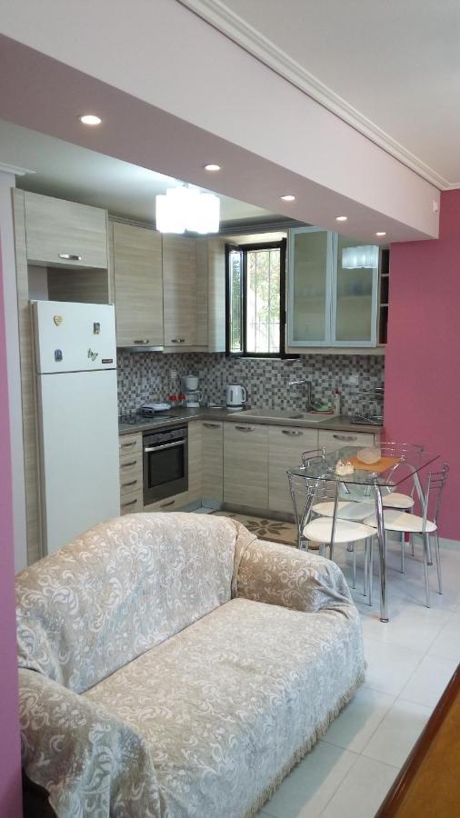 Ήσυχο Σπίτι Στη Ναύπακτο Apartment นาฟปาคตอส ภายนอก รูปภาพ