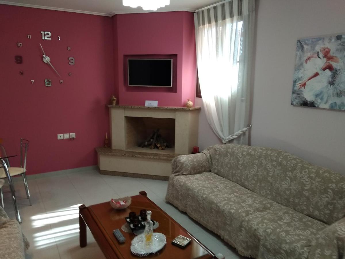 Ήσυχο Σπίτι Στη Ναύπακτο Apartment นาฟปาคตอส ภายนอก รูปภาพ