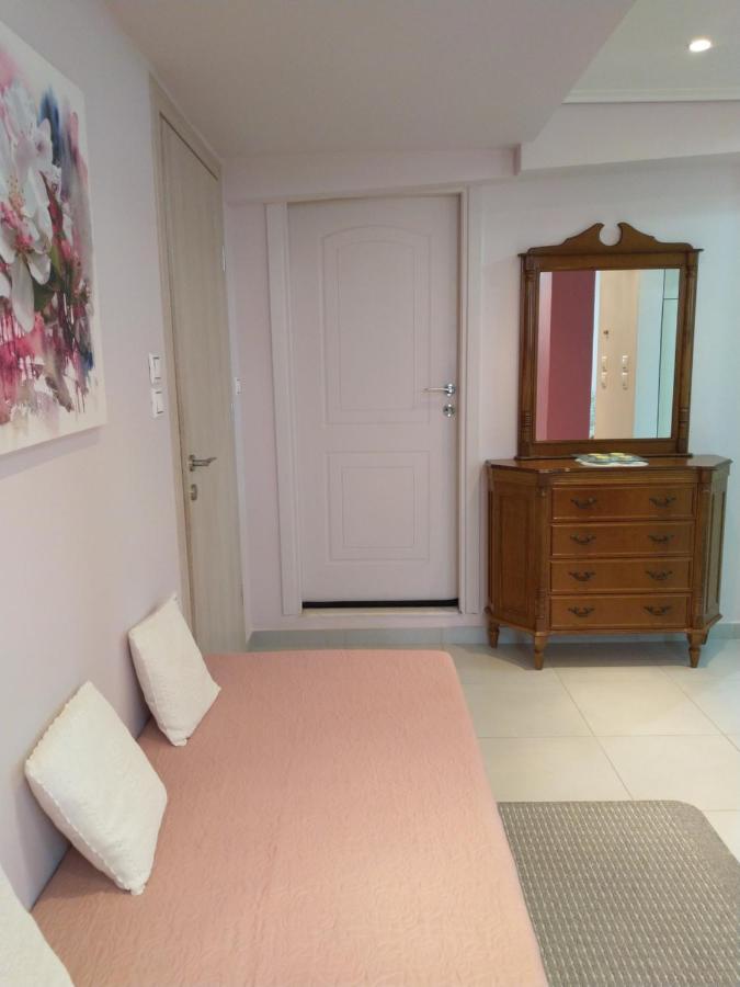 Ήσυχο Σπίτι Στη Ναύπακτο Apartment นาฟปาคตอส ภายนอก รูปภาพ