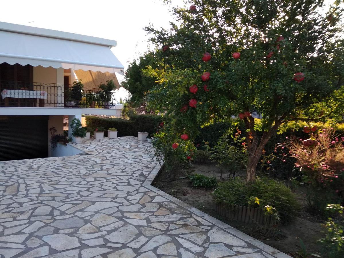 Ήσυχο Σπίτι Στη Ναύπακτο Apartment นาฟปาคตอส ภายนอก รูปภาพ