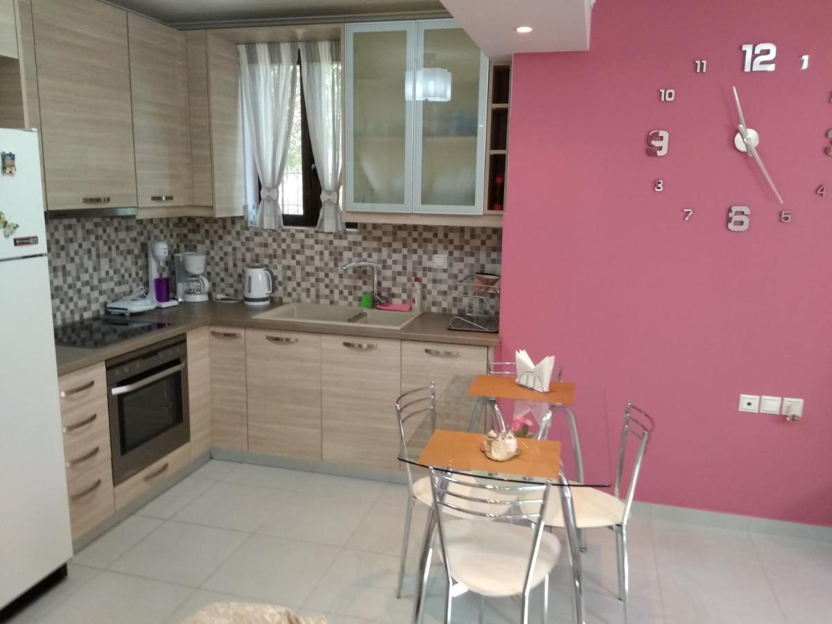 Ήσυχο Σπίτι Στη Ναύπακτο Apartment นาฟปาคตอส ภายนอก รูปภาพ