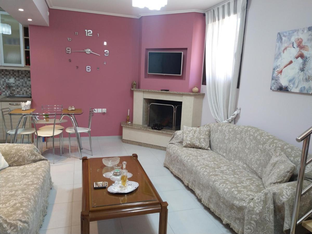 Ήσυχο Σπίτι Στη Ναύπακτο Apartment นาฟปาคตอส ภายนอก รูปภาพ