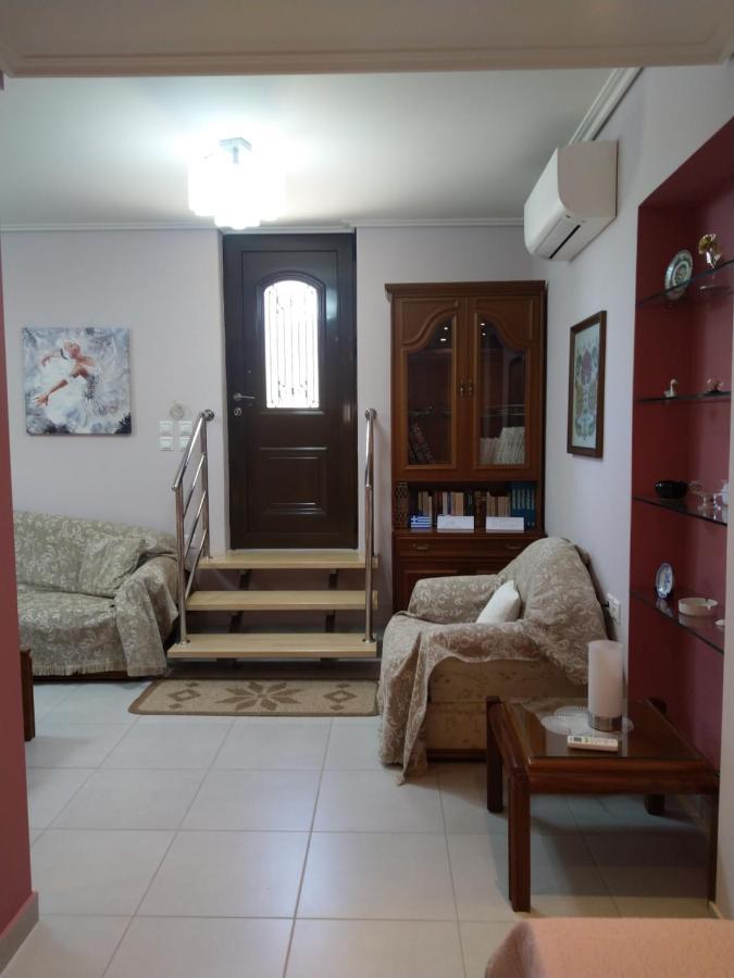 Ήσυχο Σπίτι Στη Ναύπακτο Apartment นาฟปาคตอส ภายนอก รูปภาพ