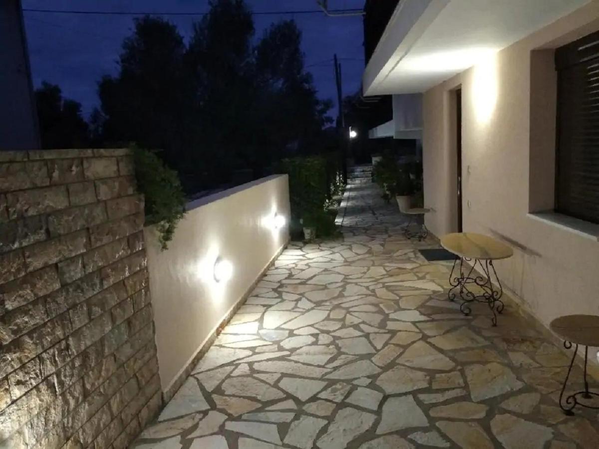 Ήσυχο Σπίτι Στη Ναύπακτο Apartment นาฟปาคตอส ภายนอก รูปภาพ